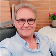 Profesor de Matemáticas Financieras y Contabilidad imparte clases a los alumnos de Formación Profesional que lo requieran